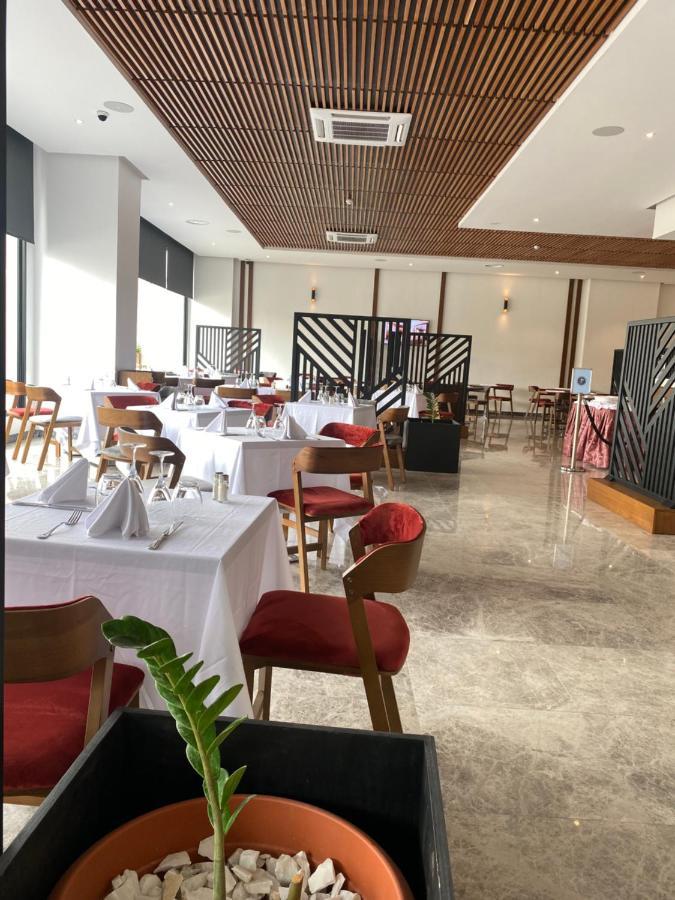 Star Land Hotel Bastos Yaounde Bagian luar foto