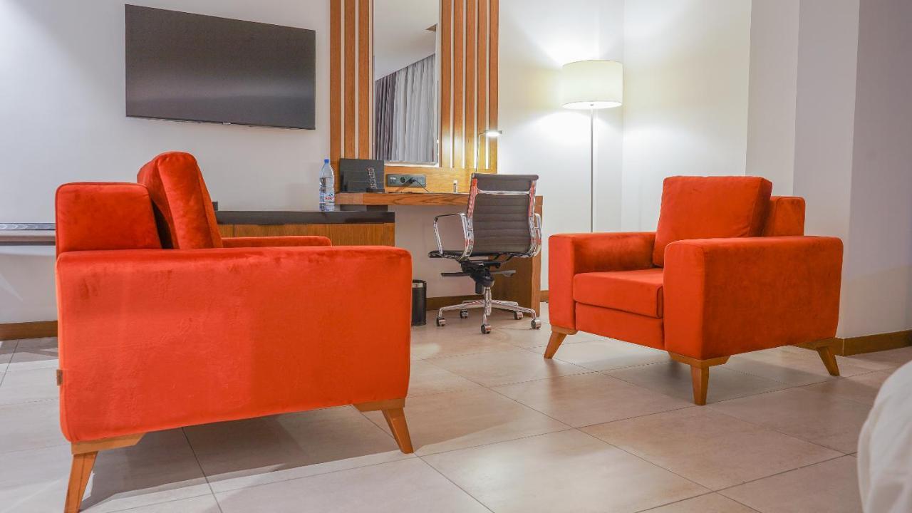 Star Land Hotel Bastos Yaounde Bagian luar foto