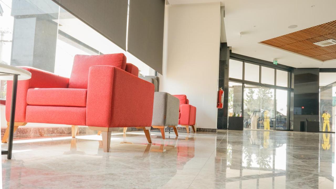 Star Land Hotel Bastos Yaounde Bagian luar foto